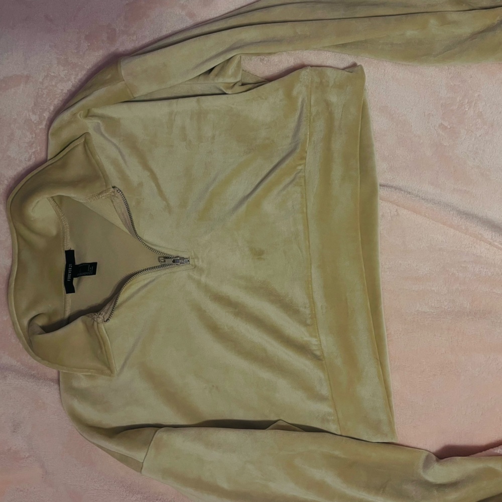 Forever 21 Womans Cream Color Cropped Sweatshirt